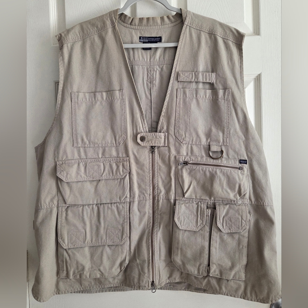 5.11 Tactical Series Men's 100% Cotton Cargo Khaki Tan Utility Vest. Size 2XL